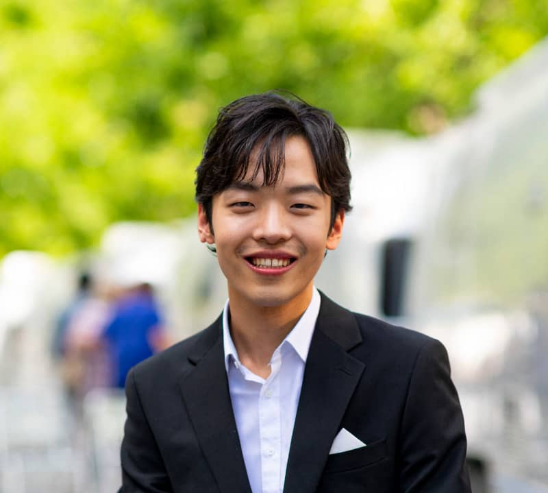 Hyuk Lee